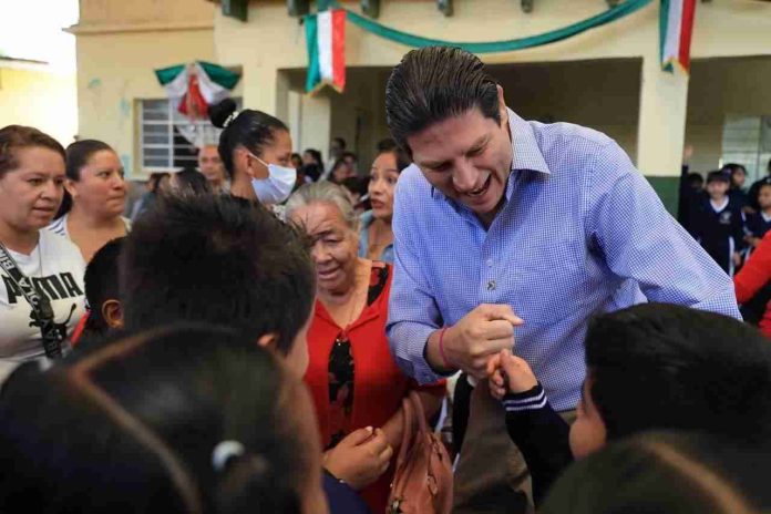 Alfonso Martínez inicia en La Quemada programa de apoyo a las escuelas