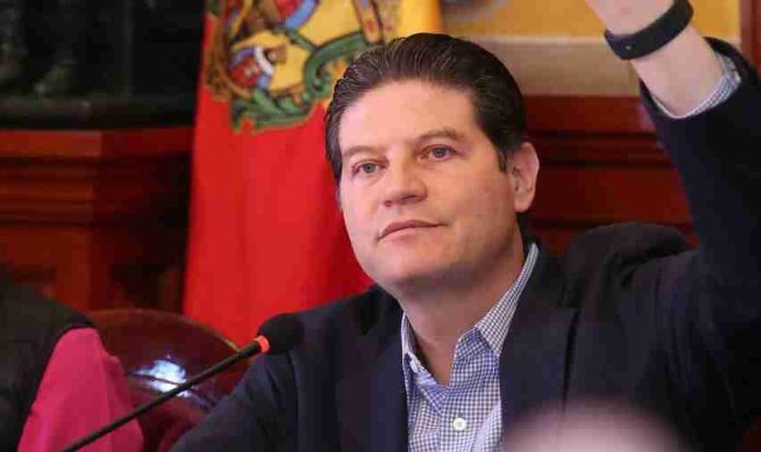 Ayuntamiento jubila a 57 trabajadores y rebasa cifra