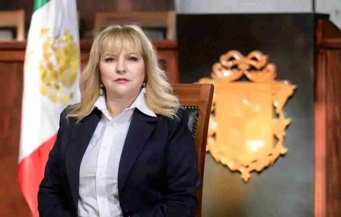 Sana y salva rescatan a la alcaldesa de Cotija