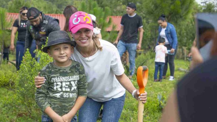 Un Día de Amor por la Naturaleza: La Diputada Daniela De Los Santos Encabeza Reforestación en Umécuaro