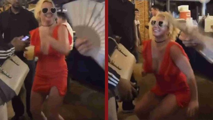 Captan a Britney Spears bailando banda en un bar de México