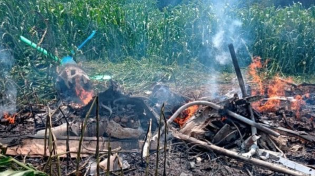 Helicóptero se desploma en Tuxpan, Jalisco, y hay tres muertos Helicóptero se desploma en Tuxpan, Jalisco, y hay tres muertos