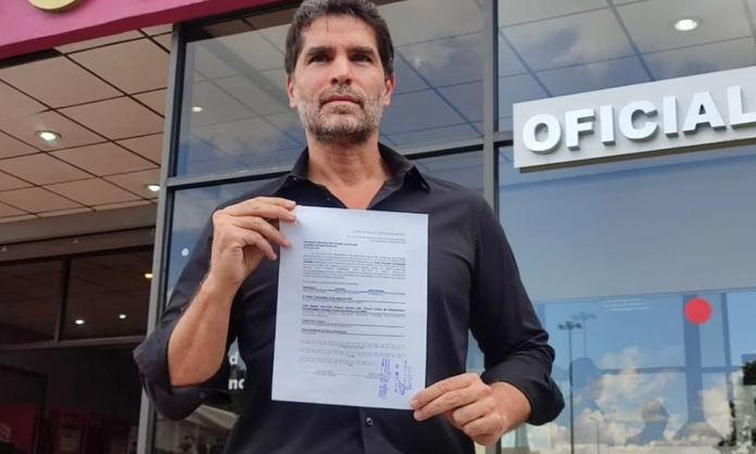 Eduardo Verástegui se registra como candidato independiente para la presidencia