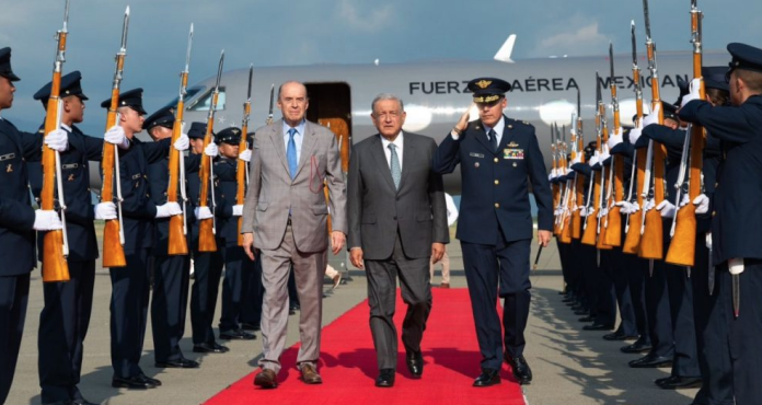 López Obrador llega a Colombia para reunirse con Gustavo Petro