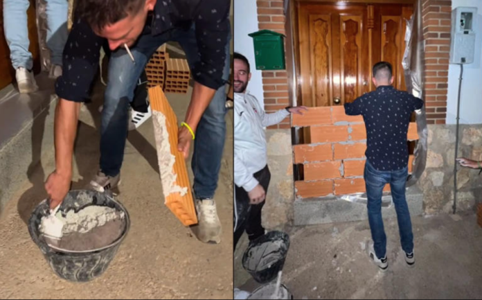 Jóvenes cubren con ladrillos la puerta de su amiga para esta no se case