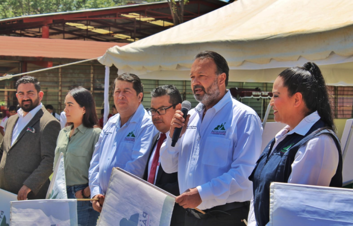 Arranca Julio Arreola importante obra en la Primaria López Mateos en Pátzcuaro