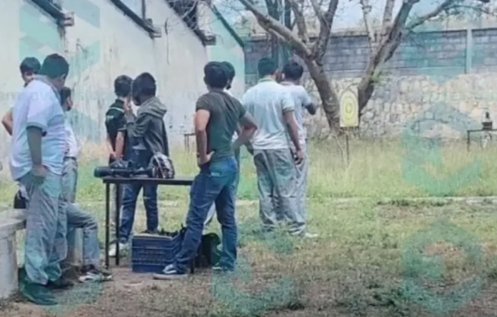 Suspenden a directora de escuela por campo de tiro en SLP