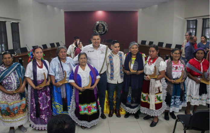 Por primera vez, Gobierno Municipal entrega reconocimiento a mujeres indígenas