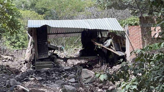 Desbordamiento de arroyo deja 8 muertos en Jalisco
