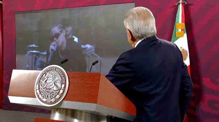AMLO anuncia concierto de Yahritza y su Esencia en el Zócalo