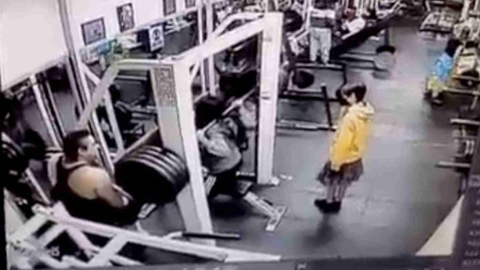 Joven muere en gimnasio tras golpearse la cabeza con una máquina