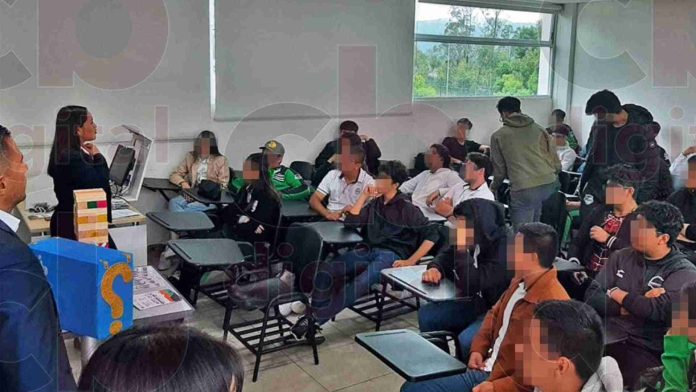 Orientan a universitarios sobre cómo evitar acoso escolar y consumo de drogas