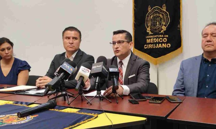 Director de la Facultad de Medicina pide liberar instalaciones debido a que están afectando a terceros