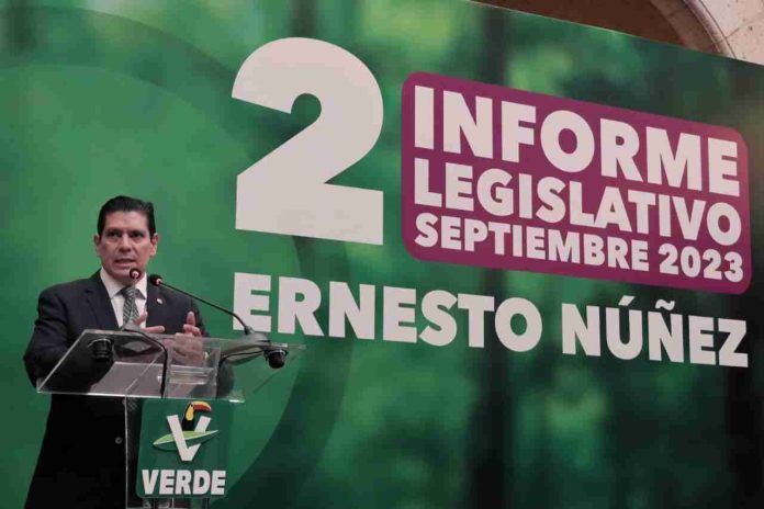 Presenta Ernesto Núñez