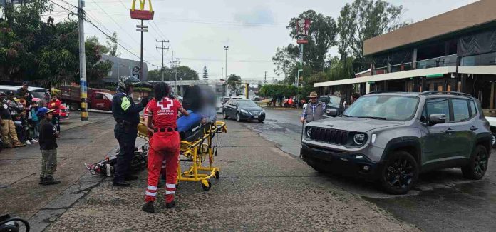 Motociclista se impacta contra una camioneta