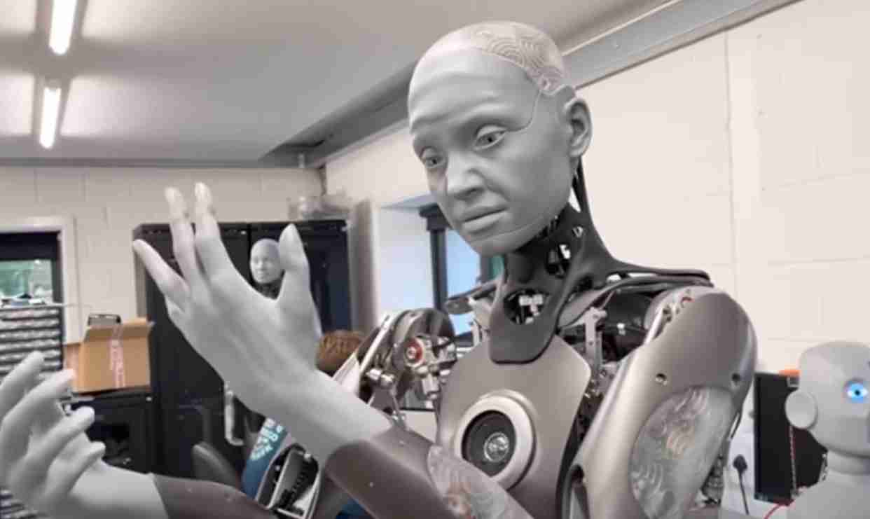 VIDEO: Así reacciona robot Ameca al verse por primera vez en un espejo VIDEO: Así reacciona robot Ameca al verse por primera vez en un espejo