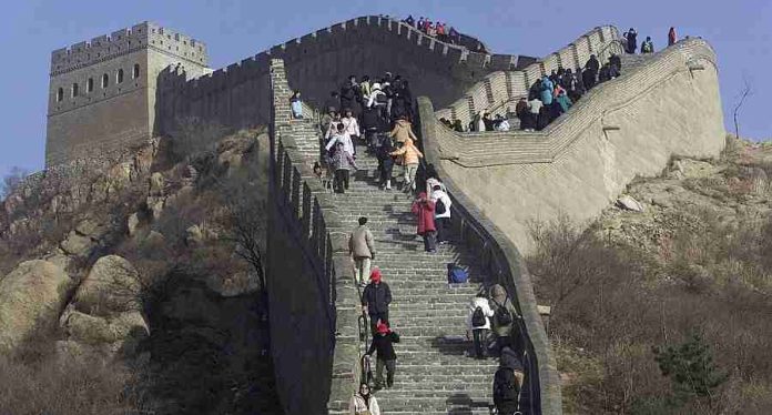 Caen dos personas por destruir parte de la Gran Muralla China
