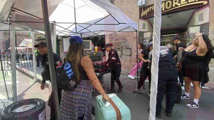 Turistas llegan a Morelia
