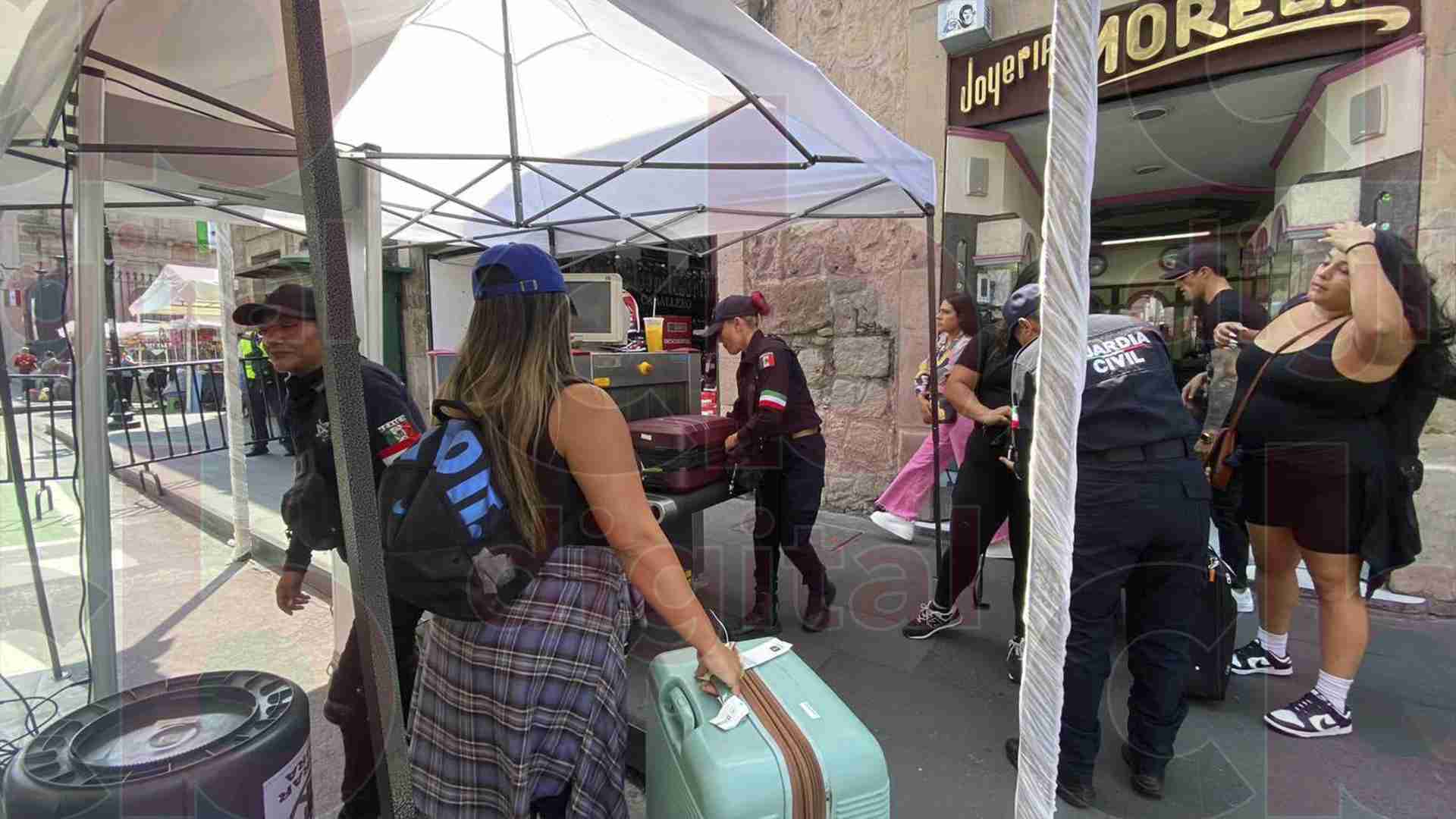 Turistas llegan a Morelia Turistas llegan a Morelia