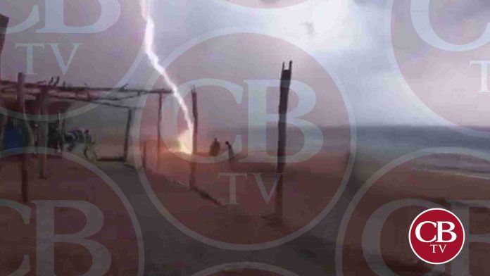Muertos por un rayo en Maruata son identificados