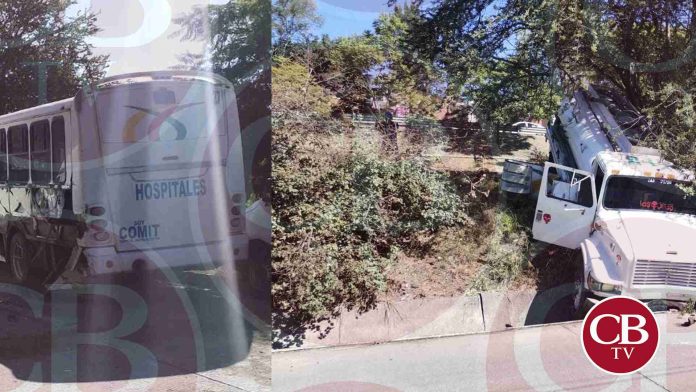 Pipa sin frenos embiste varios autos en Morelia