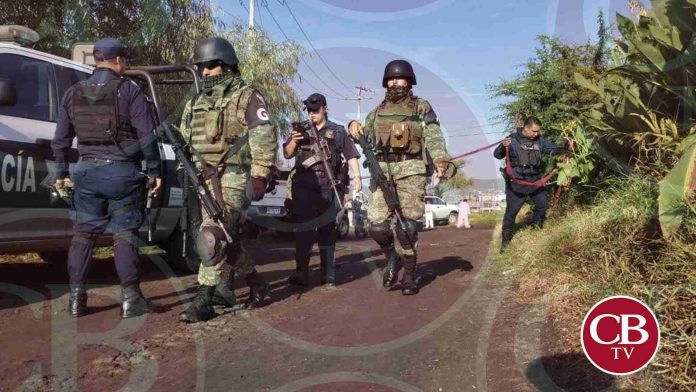 Abaten a pareja al enfrentarse con policías en Jacona