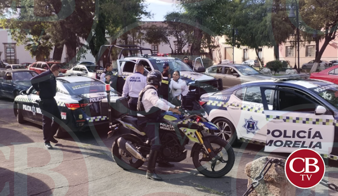 Lo sorprenden abriendo autos en la plaza Morelos