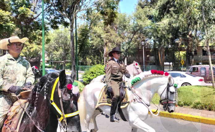 Cabalgata en Morelia por los 200 años del HeroicoColegio Militar