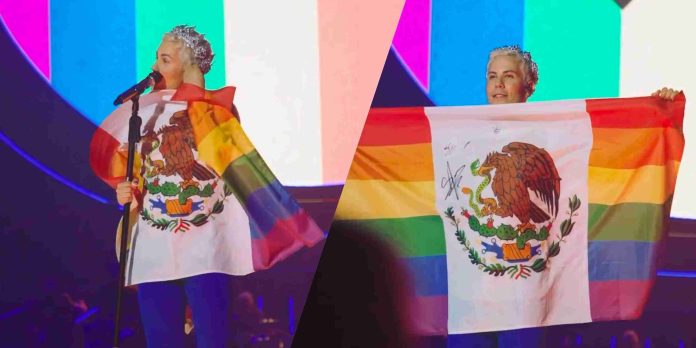 Critican a Christian Chávez de RBD por usar bandera de México con colores LGBT+
