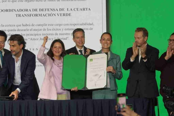 Somos parte de un proyecto de nación, no solamente somos tres partidos políticos que se unen en una elección”: Claudia Sheinbaum recibe constancia del PVEM como Coordinadora Nacional de Defensa de la 4T