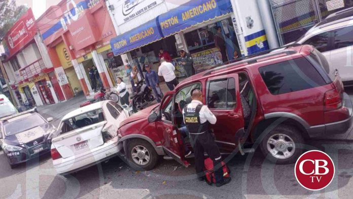 Tres lesionados deja choque en la Madero Oriente