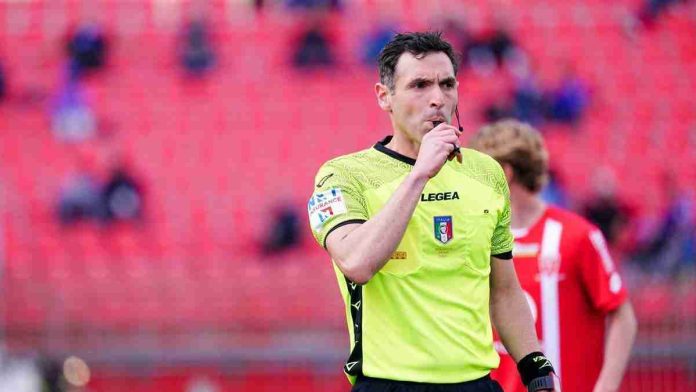 Árbitro podría ser sancionado por no dar la mano a su compañera