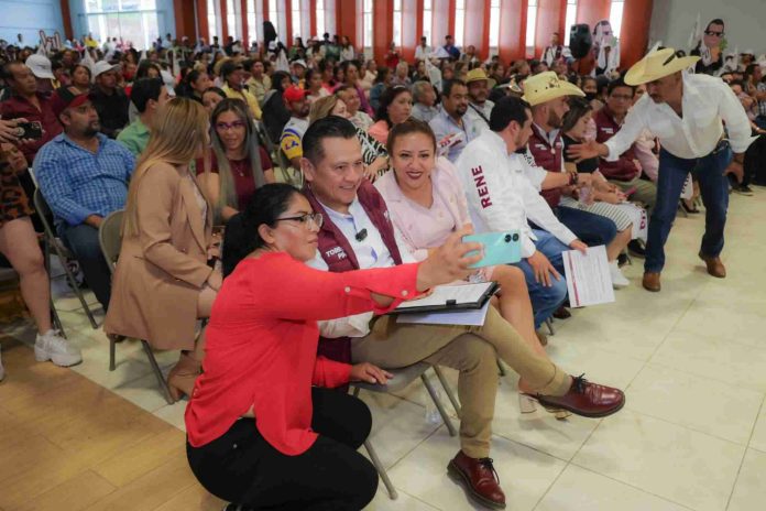 Torres Piña toma protesta a 200 Comités de Defensa de la 4T en Zitácuaro