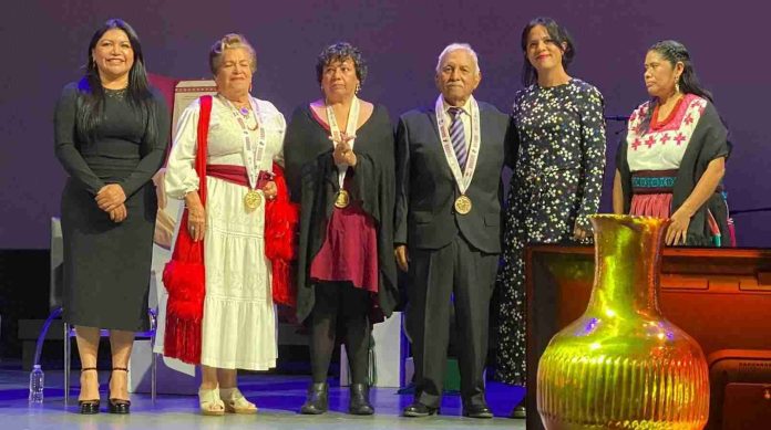 Premio Eréndira Galardona a Tres Michoacanos por su contribución al arte