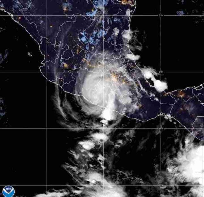 Amplia circulación de Otis ocasionará lluvias intensas en EDOMEX y Michoacán