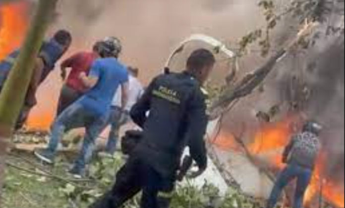 Video: Muere piloto calcinado tras desploma avioneta en Cali