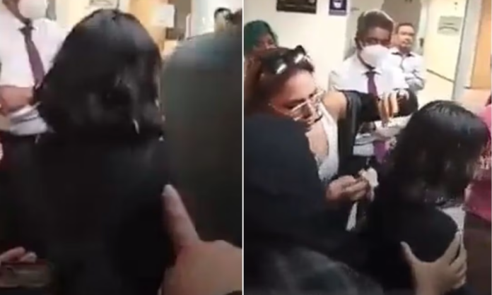 VIDEO: Capta supuesta chinche en cabello de alumna en la UNAM