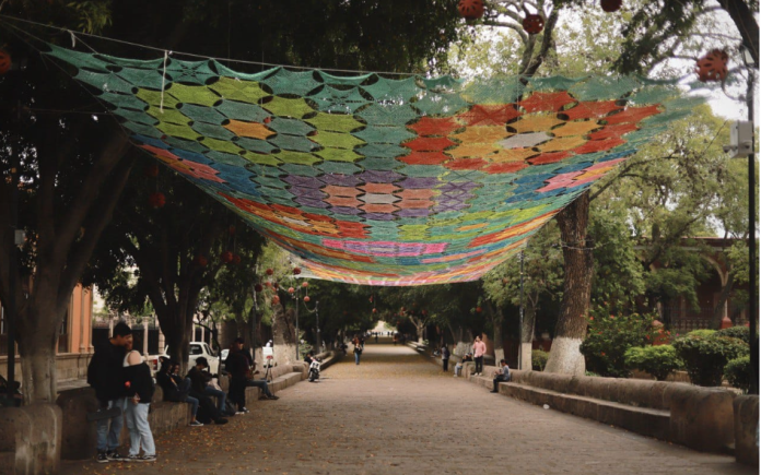 Apoya DIF Morelia instalación de Cielo Tejido en la calzada Fray Antonio de San Miguel