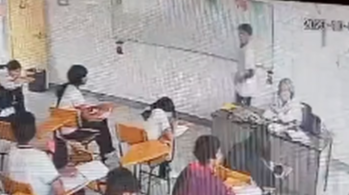 Dictan resguardo domiciliario a adolescente que apuñaló a su maestra en Coahuila