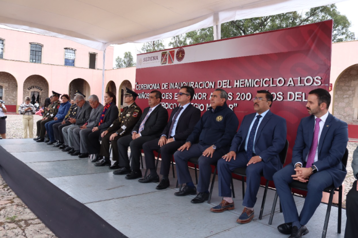 Inaugura Hemiciclo en Honor a los Niños Héroes