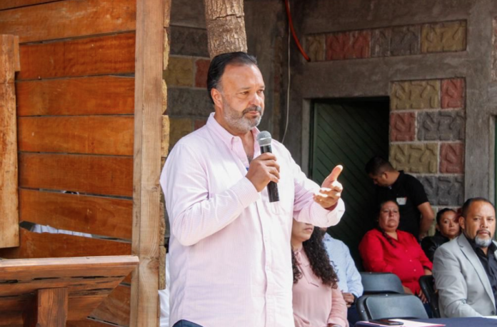 Asiste Julio Arreola al Aniversario de la Escuela Secundaria Técnica número 84 extensión “Vista del Lago