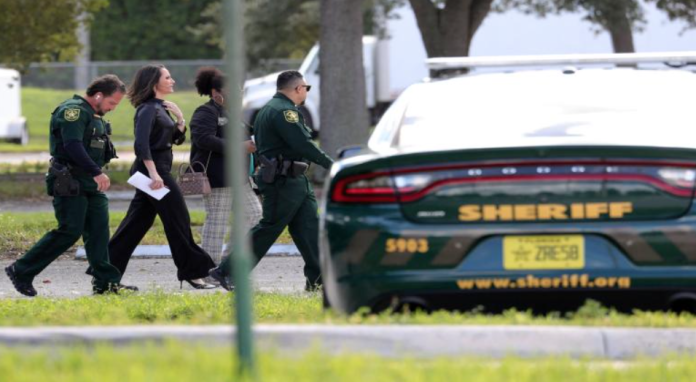 Menor de 13 años apuñaló a su madre en Florida