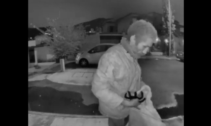 Video: Captan a señor que roba decoración de Halloween