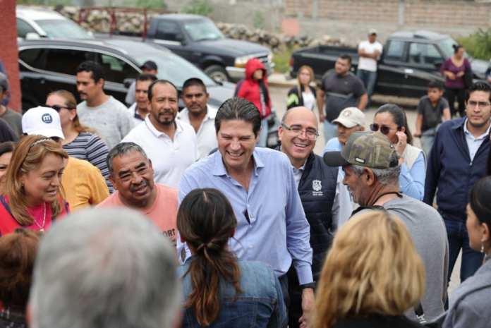 Alfonso Martínez recorre calles y supervisa obras en El Durazno