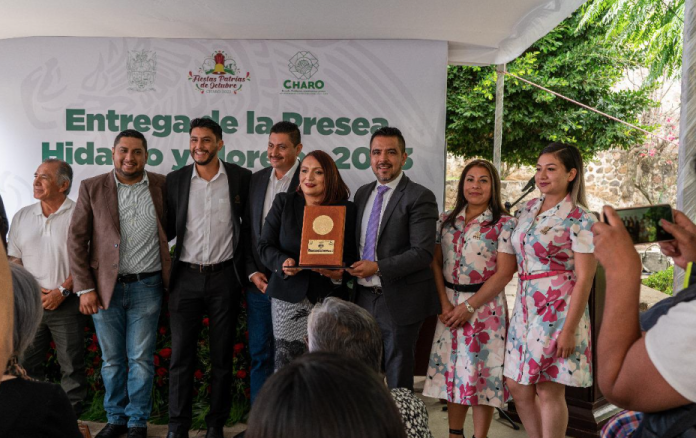 Entrega Gobierno de Charo la Presea Hidalgo y Morelos 2023 a María del Carmen Ramírez Chora