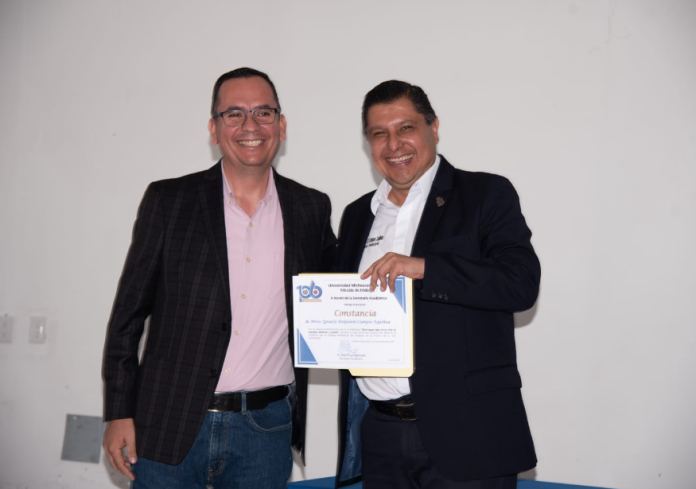Imparte Nacho Campos conferencia en campus de la UMSNH