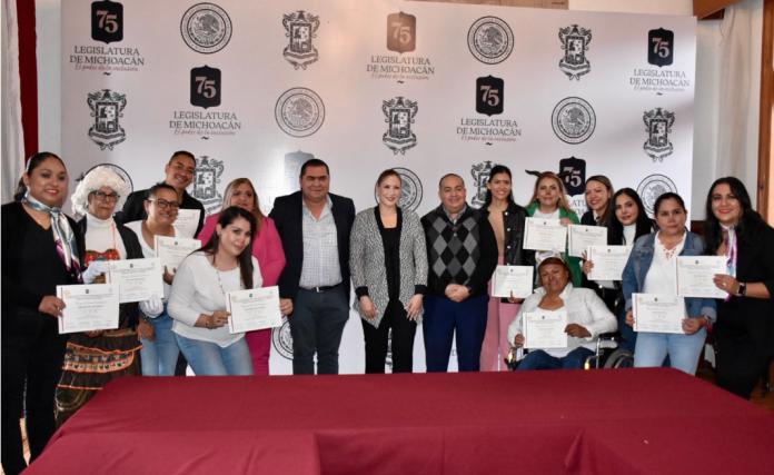 El Poder Legislativo capacita a trabajadores