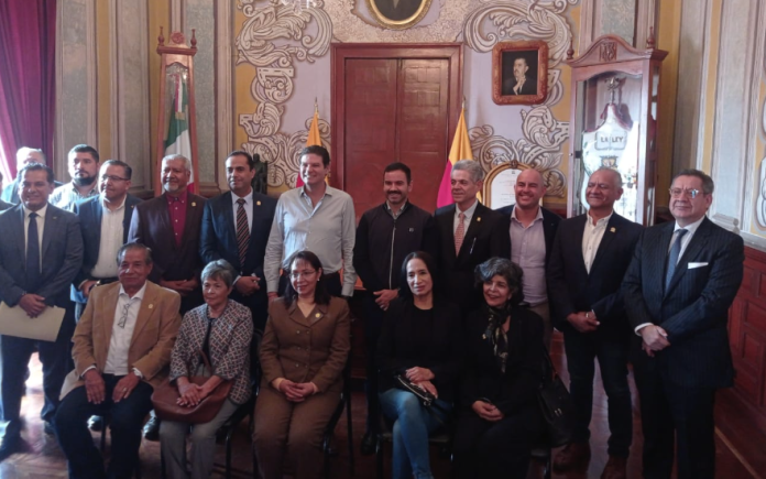 Más de 25 colegios y 25 mil profesionistas se beneficiarán con convenio entre el ayuntamiento y colegio Estatal de Profesionistas