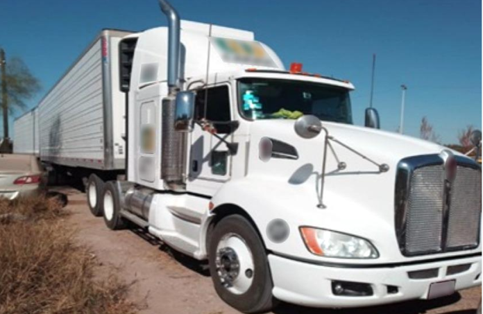 Roban camión cargado con mercancía de Walmart