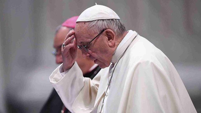 El Papa acepta renuncia de obispo de Polonia que organizó orgía